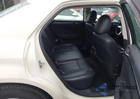 2010 Chrysler 300 Touring/Signature Series/Executive Series from USA, damaged, VIN 2C3CA5CV9AH319803